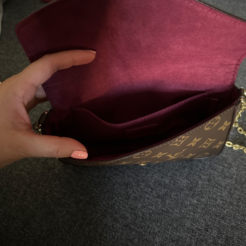 Brown and burgundy crossbody purse - Picture 9 of 13